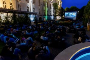 seri-de-vara-cu-filme-in-aer-liber,-in-gradina-palas:-trei-proiectii-te-asteapta-in-acest-weekend,-la-cinema-sky-–-stirea-de-iasi-sursa-ideala-de-stiri-si-informatii-locale-din-iasi