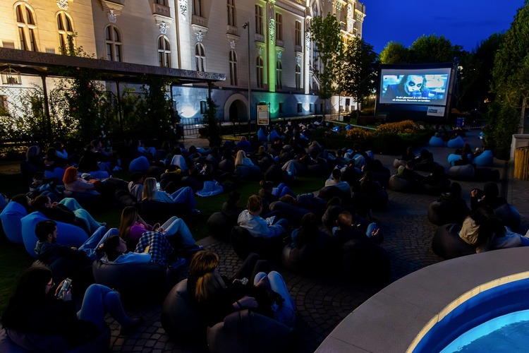 seri-de-vara-cu-filme-in-aer-liber,-in-gradina-palas:-trei-proiectii-te-asteapta-in-acest-weekend,-la-cinema-sky-–-stirea-de-iasi-sursa-ideala-de-stiri-si-informatii-locale-din-iasi
