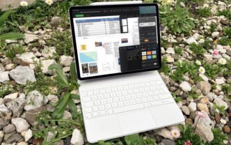 experienta-ipad-air,-ca-alternativa-la-laptop-–-cum-iti-planifici-vacanta-folosind-aplicatiile-apple-freeform,-keynote,-pages-si-numbers